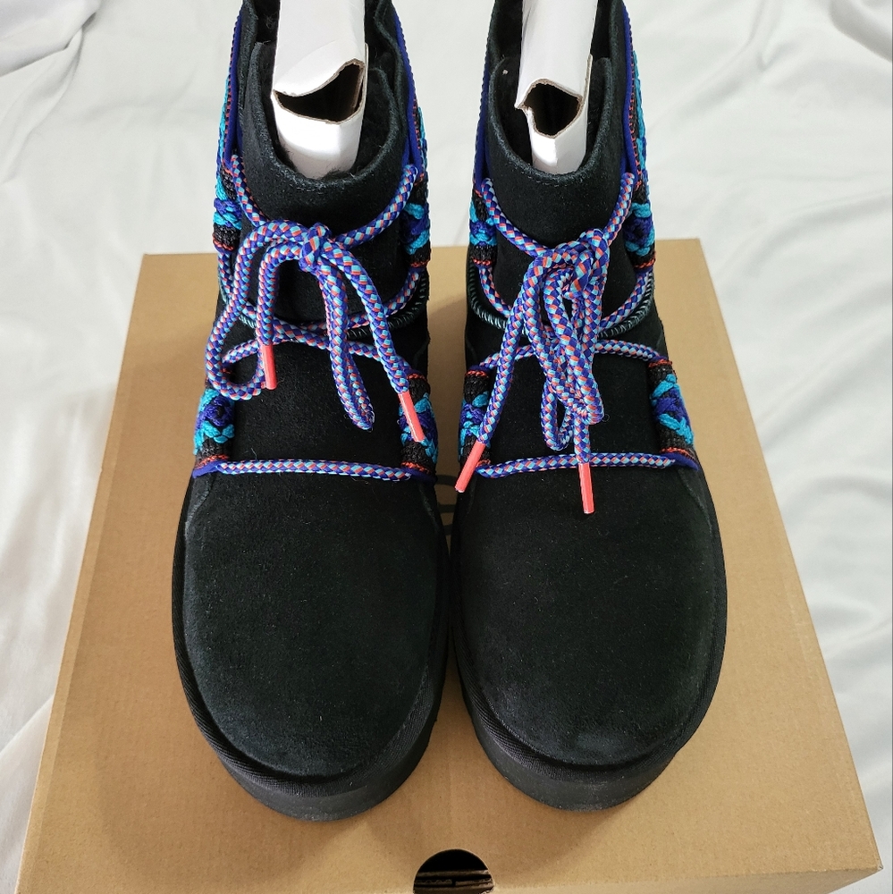 Womans size 11 ugg mini braid platform brand new